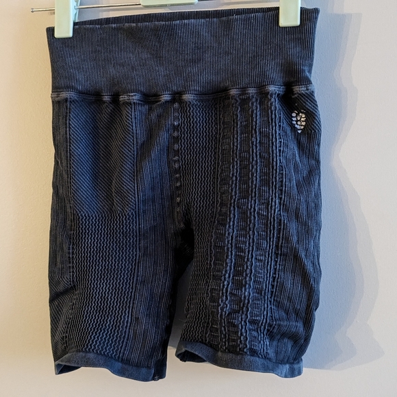 Free People cute workout shorts and top set - Picture 9 of 10